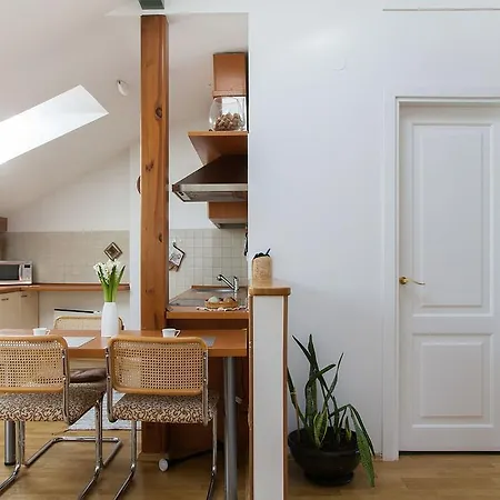 Perfect Getaway In The Heart Of Old Town *